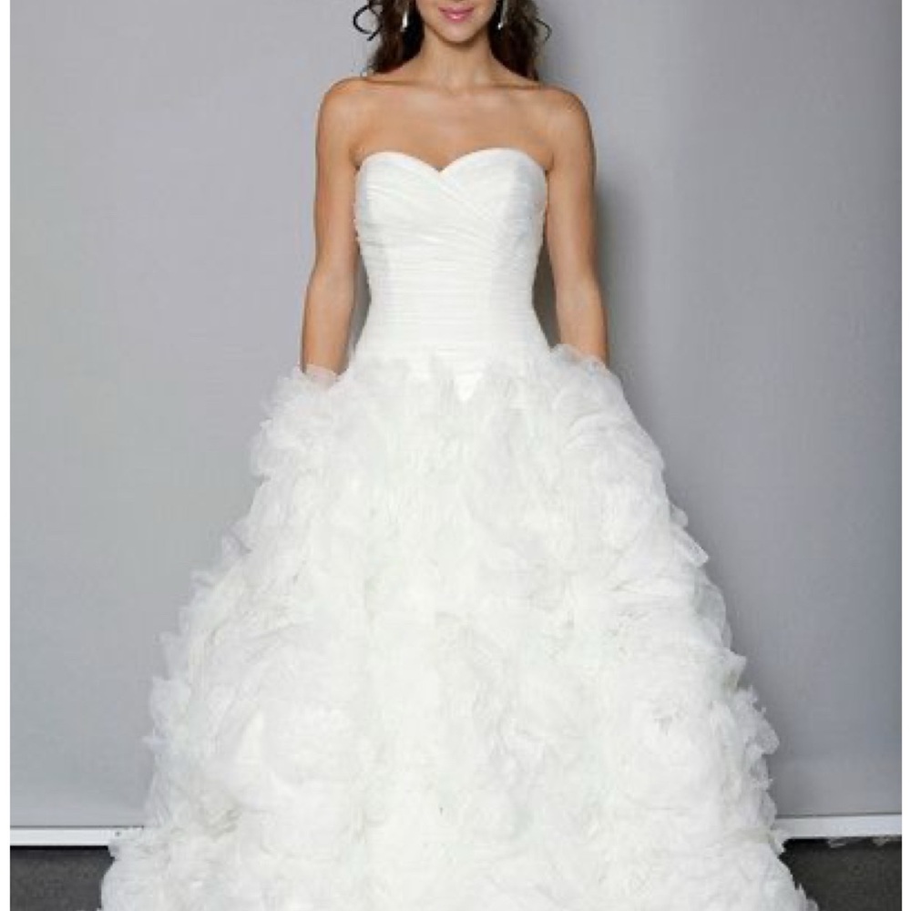 Anne Barge beautiful wedding dress